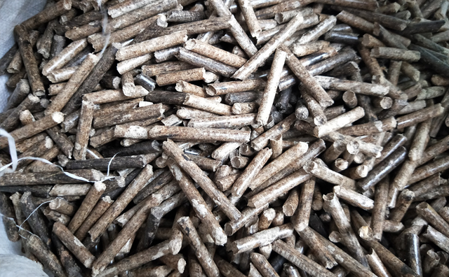 鋸末顆粒機(jī)成品顆粒 鋸末顆粒機(jī)成品顆粒