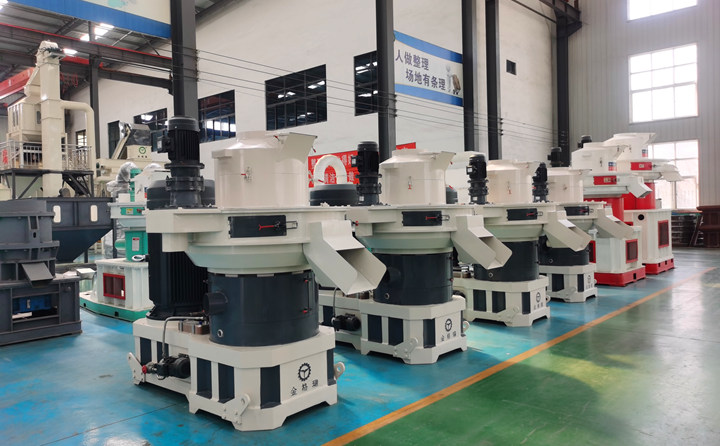 山東金格瑞顆粒機(jī)廠家負(fù)責(zé)免費(fèi)提供制粒生產(chǎn)線方案，為每一位客戶進(jìn)行試機(jī)；產(chǎn)品使用中，我們給客戶提供“保姆式”服務(wù)，定期進(jìn)行電話回訪，定期進(jìn)行現(xiàn)場(chǎng)專(zhuān)訪；讓您在產(chǎn)品使用過(guò)程中，放心、安心、舒心